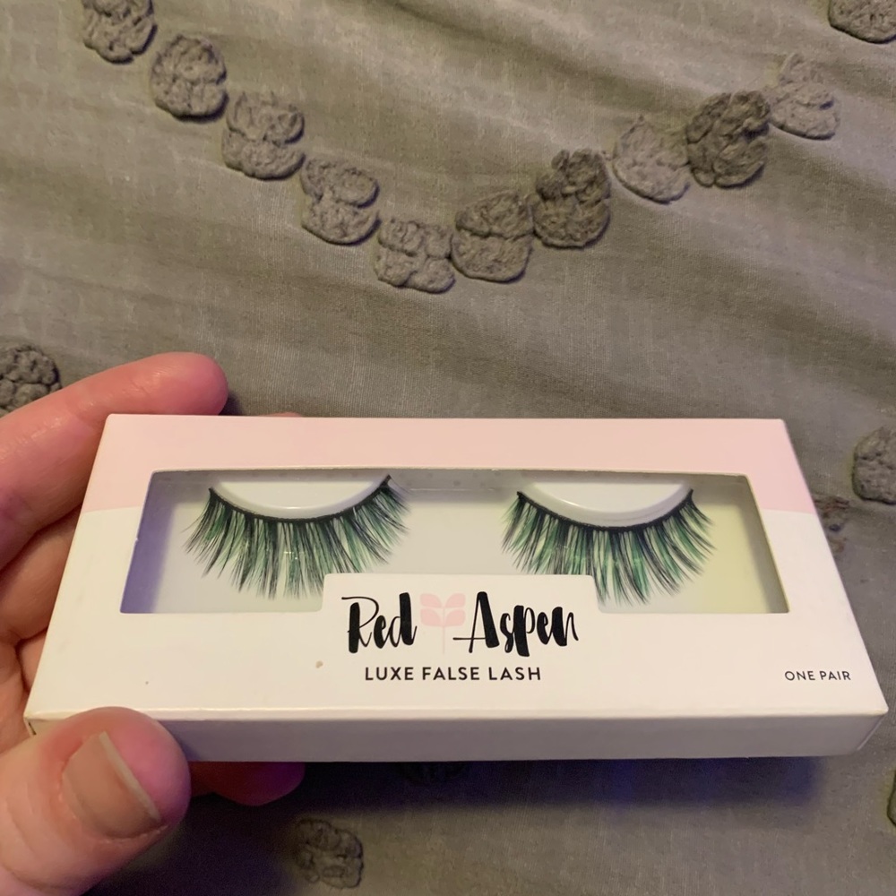 Red Aspen False Lashes
